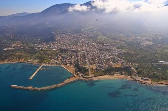 Αεροφωτογραφία της παραλιακής πόλης της Κυπαρισσίας, Μεσσηνία
